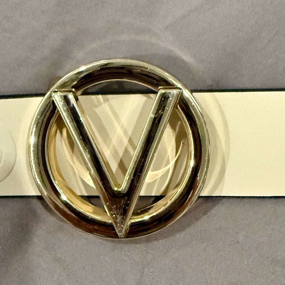 VALENTINO Bessy V-Logo Embossed Leather Belt - Picture 5 of 7